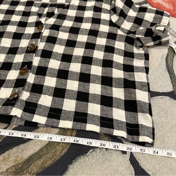 ABOUND loose fitting cropped v-neck linen top in black & white plaid/checkered - Picture 9 of 13